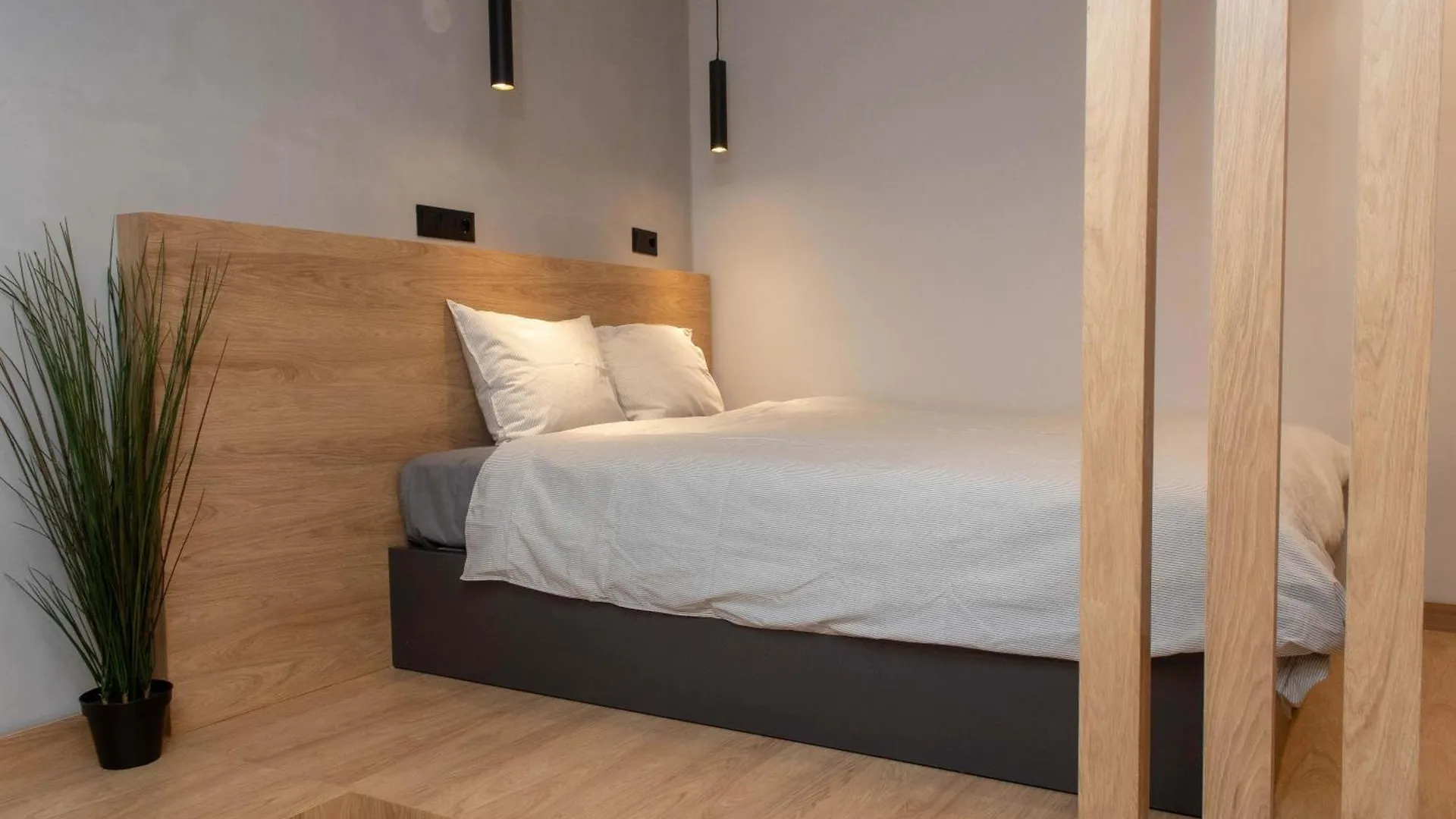 Central Deluxe Spacious Studio Thessaloniki Apartment