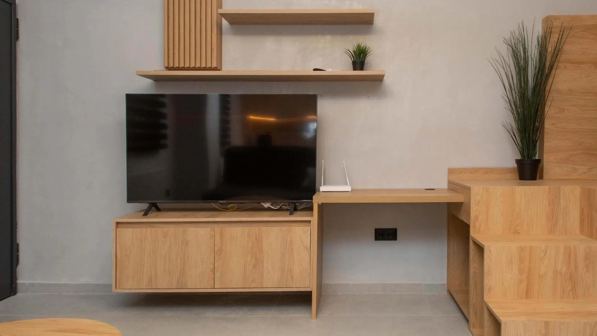 Central Deluxe Spacious Studio Thessaloniki Apartment